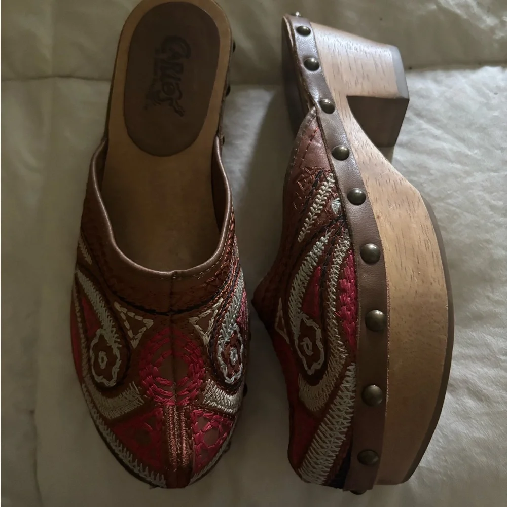 Carlos by Carlos Santana Red and Brown Embroidered Mules - Picture 2 of 4